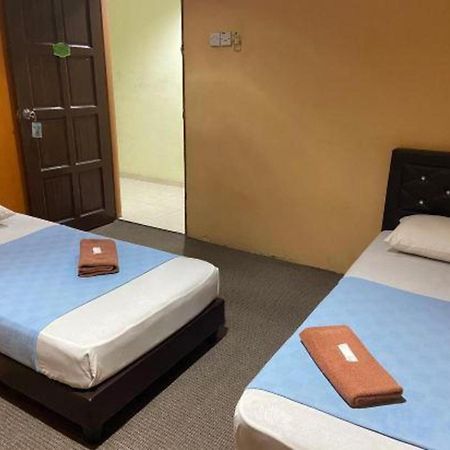 Oyo 91065 Hotel De Anjung Muadzam Shah Buitenkant foto