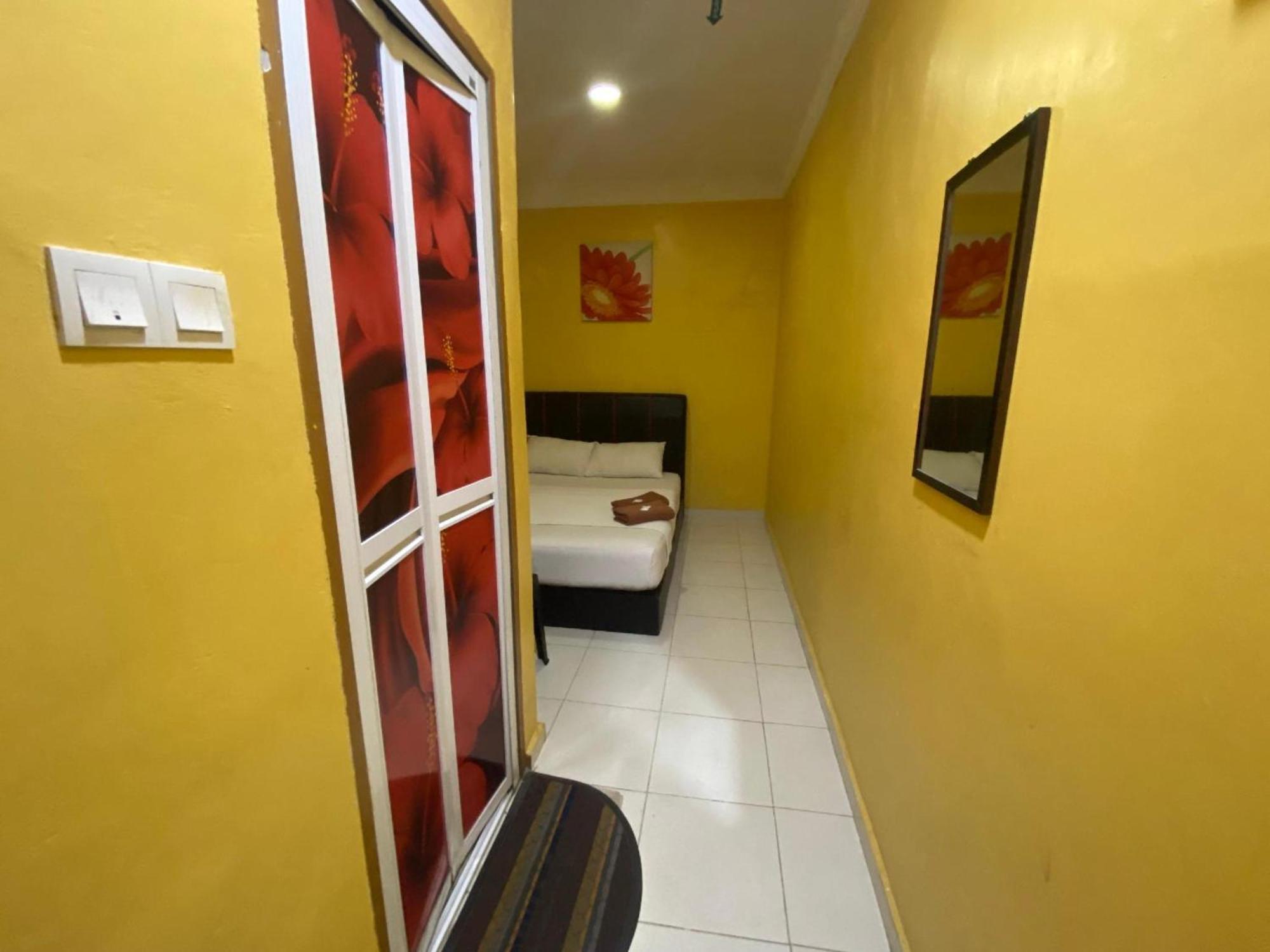 Oyo 91065 Hotel De Anjung Muadzam Shah Buitenkant foto