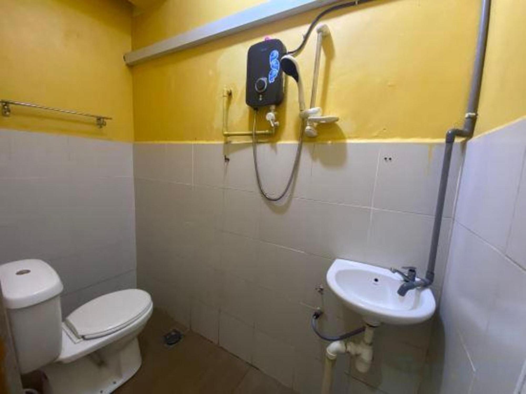 Oyo 91065 Hotel De Anjung Muadzam Shah Buitenkant foto