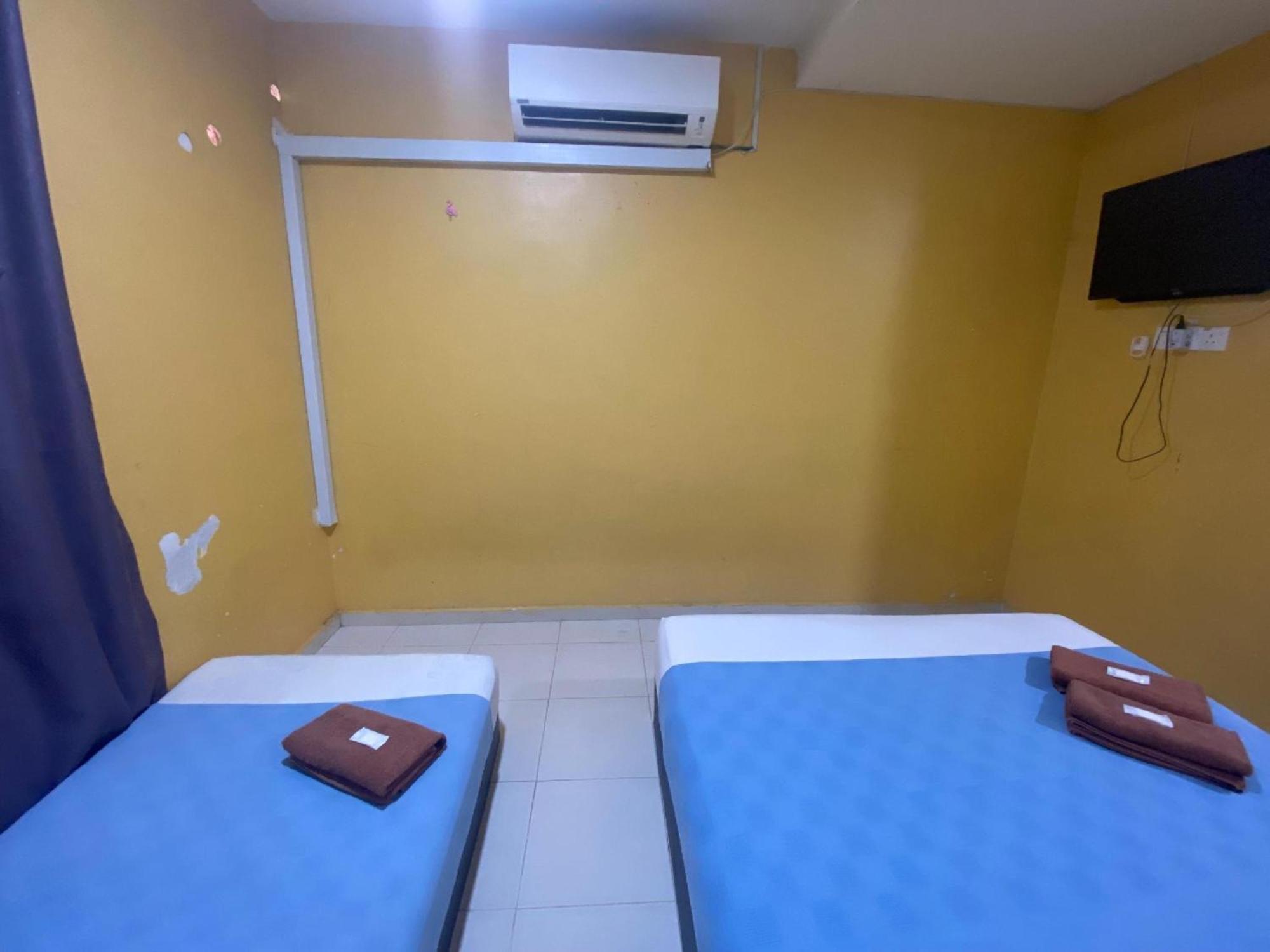 Oyo 91065 Hotel De Anjung Muadzam Shah Buitenkant foto