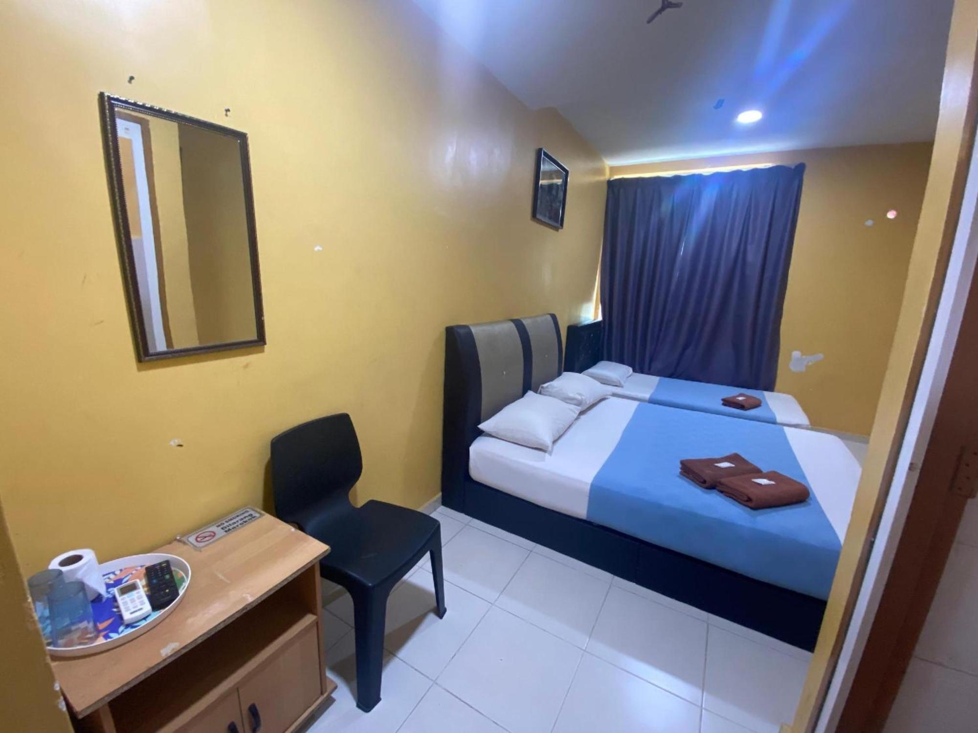 Oyo 91065 Hotel De Anjung Muadzam Shah Buitenkant foto