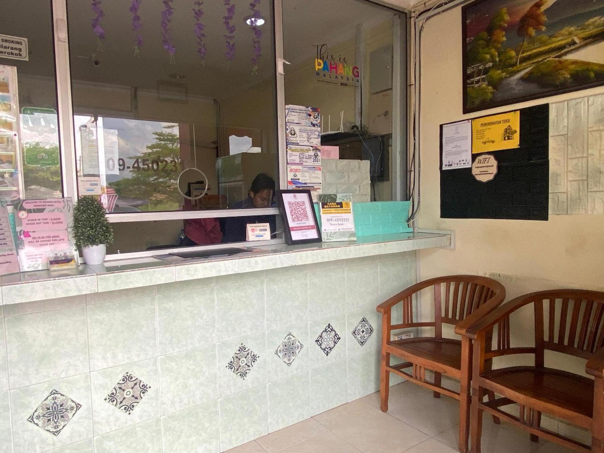 Oyo 91065 Hotel De Anjung Muadzam Shah Buitenkant foto