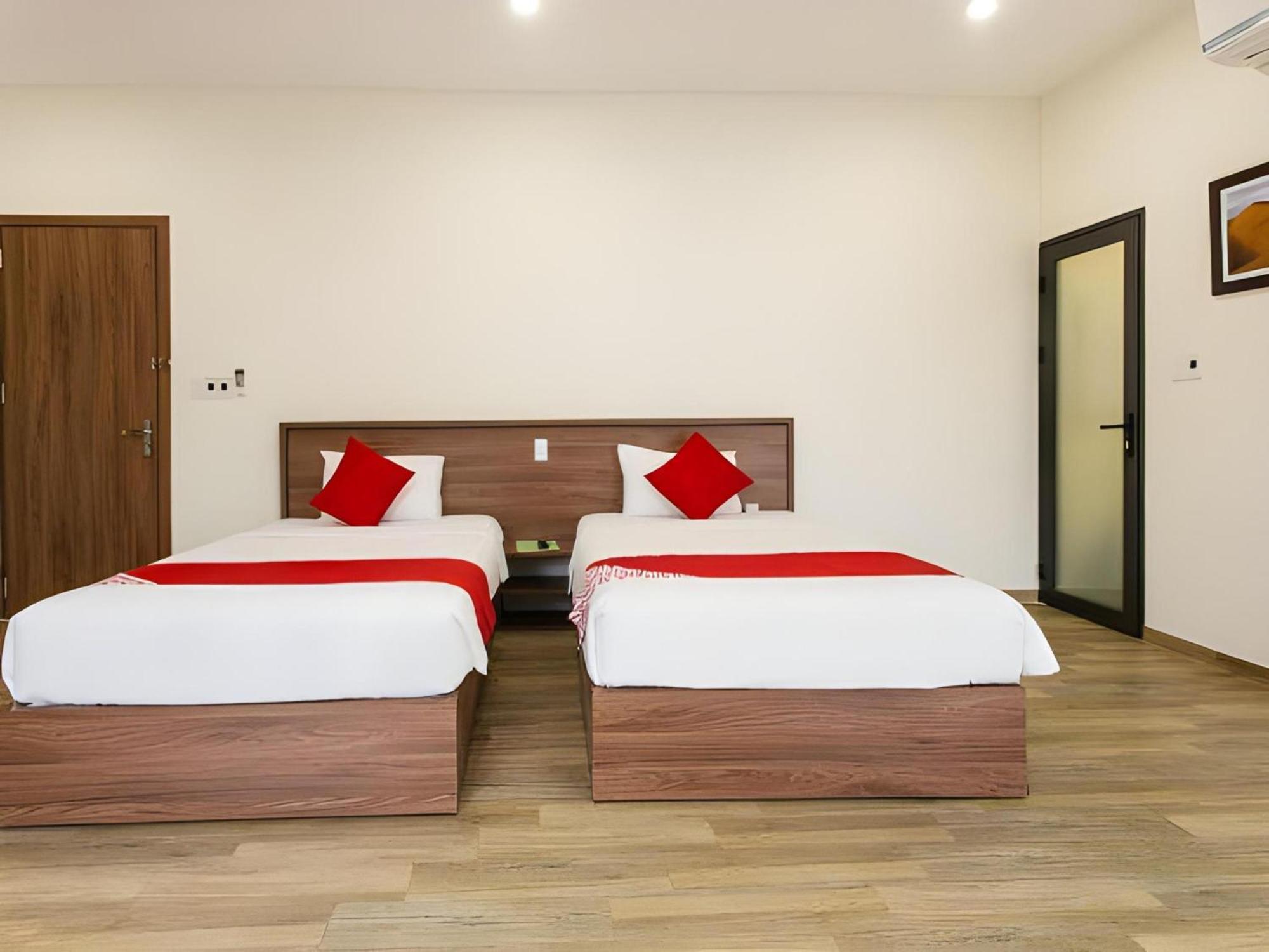 Oyo 91065 Hotel De Anjung Muadzam Shah Buitenkant foto