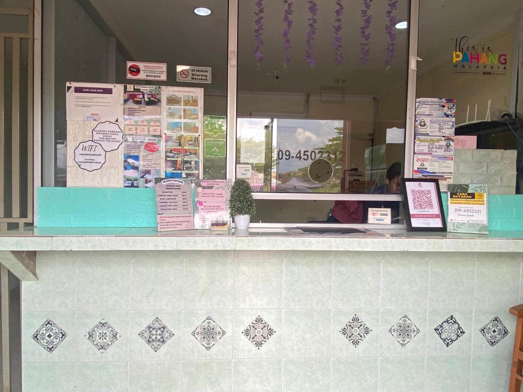 Oyo 91065 Hotel De Anjung Muadzam Shah Buitenkant foto